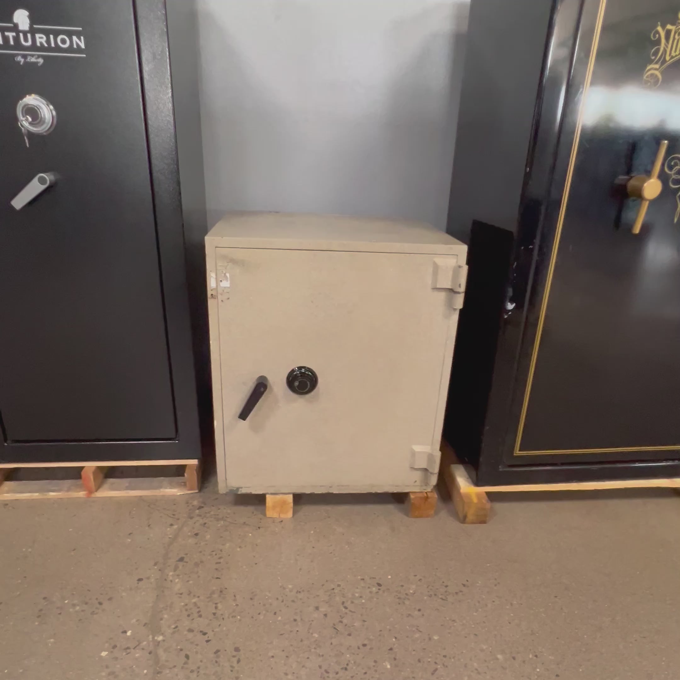 USED Heavy Duty Home/Commercial Safe-3